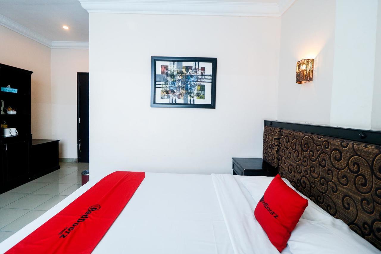 Reddoorz Plus @ Jalan Dr Sutomo Pekanbaru Exterior foto